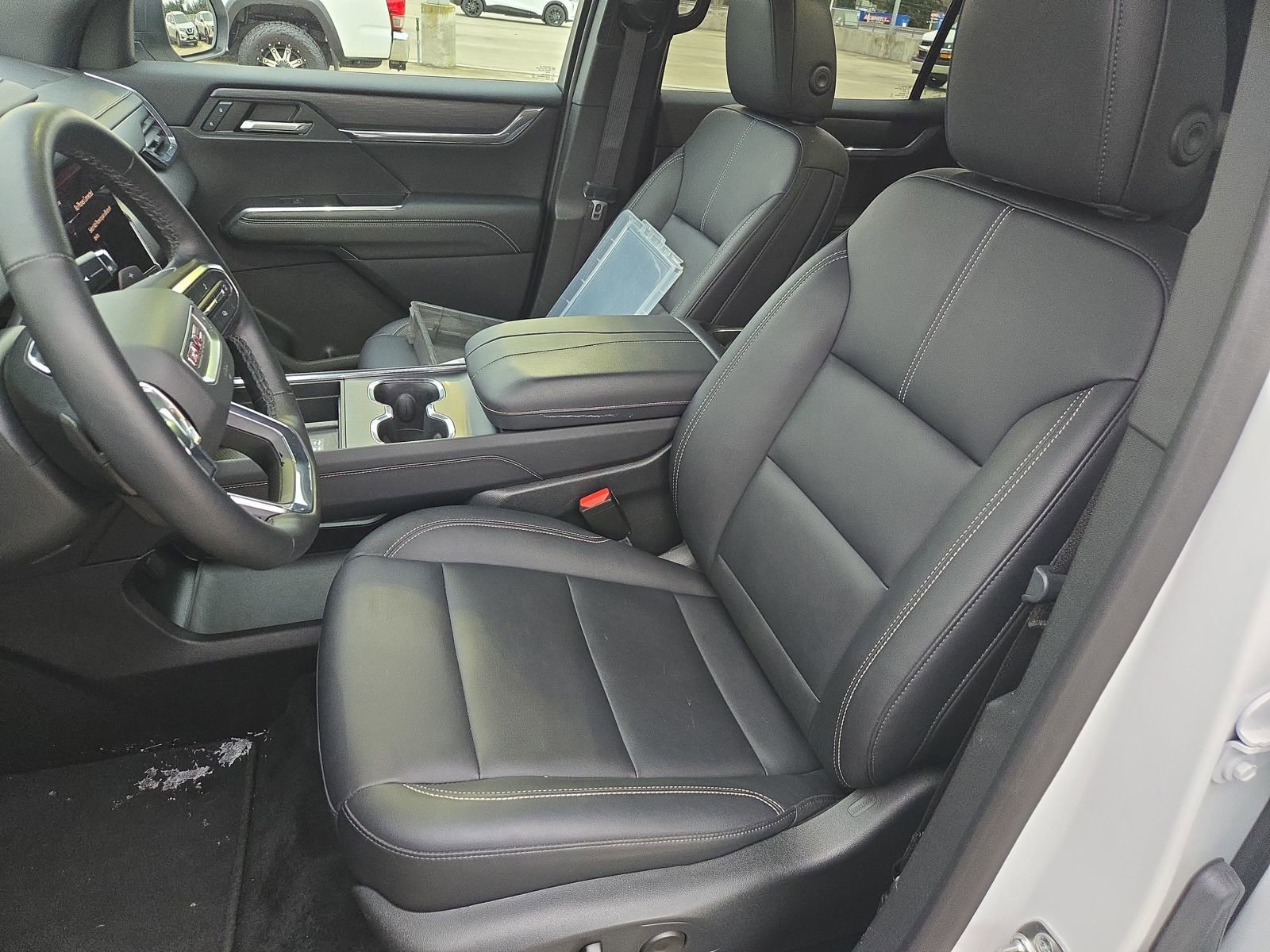 Used 2024 GMC Acadia Elevation image 12