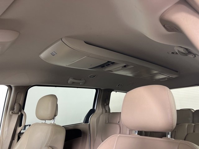 Used 2015 Chrysler Town & Country Touring-L w/ Driver Convenience Group image 5