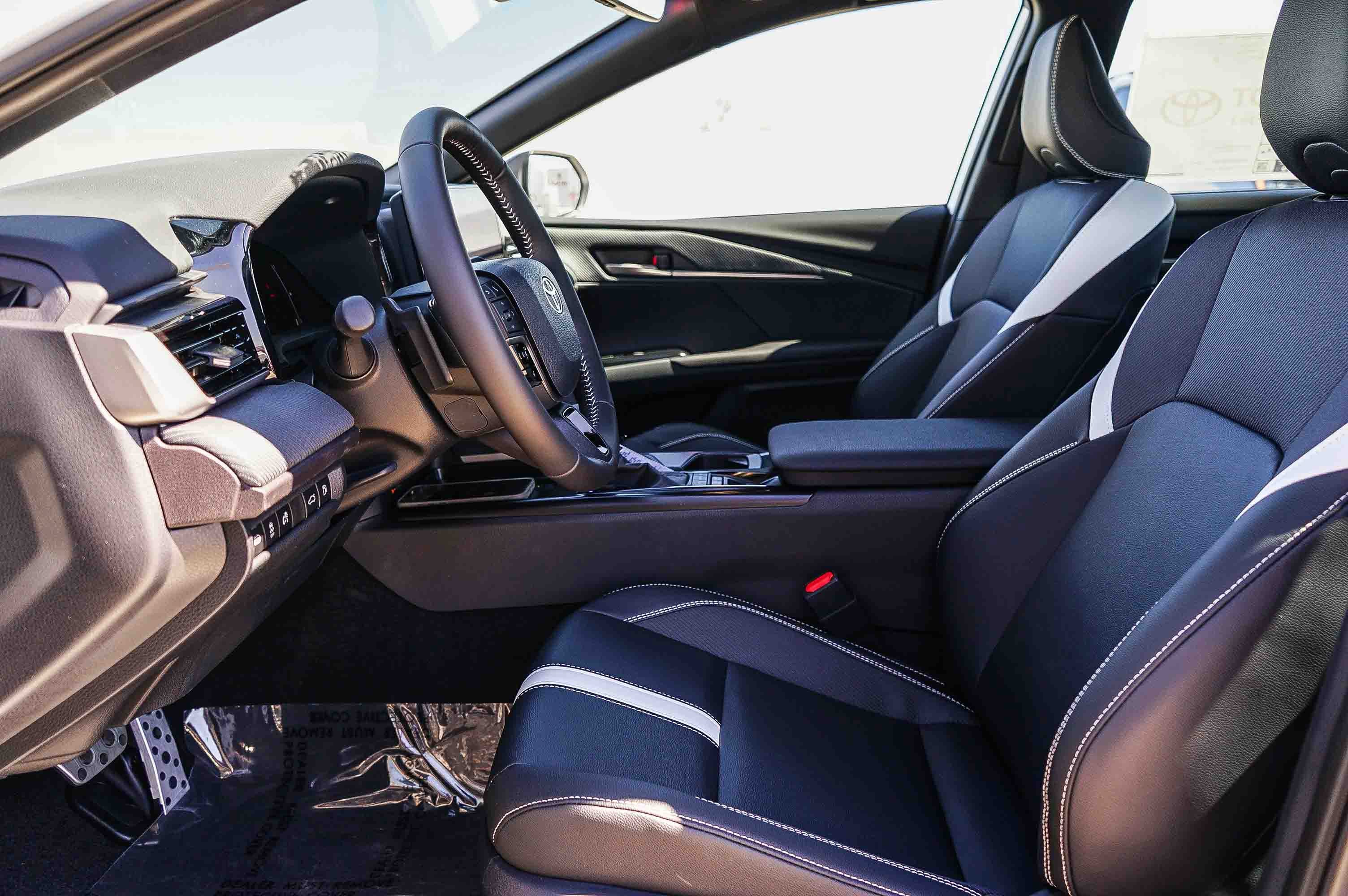 New 2026 Toyota Camry Hybrid FWD image 19