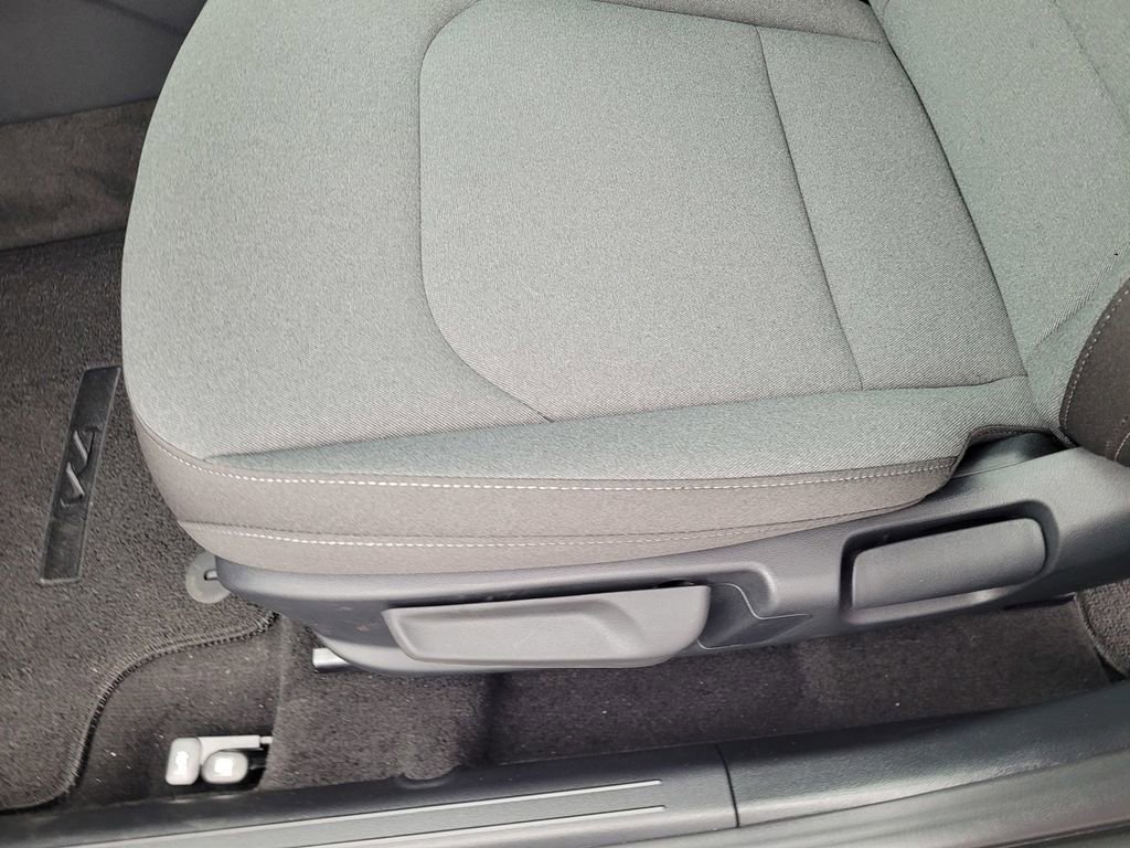 Used 2025 Kia K4 LXS image 26
