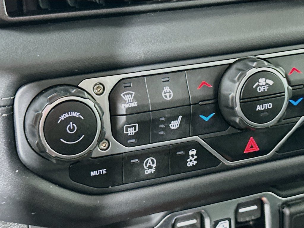 Certified 2025 Jeep Wrangler Unlimited Sahara AWD/4WD image 31