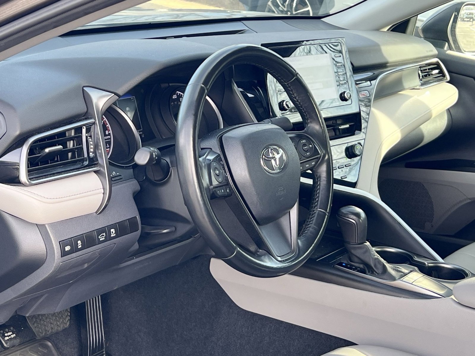 Used 2024 Toyota Camry SE image 16