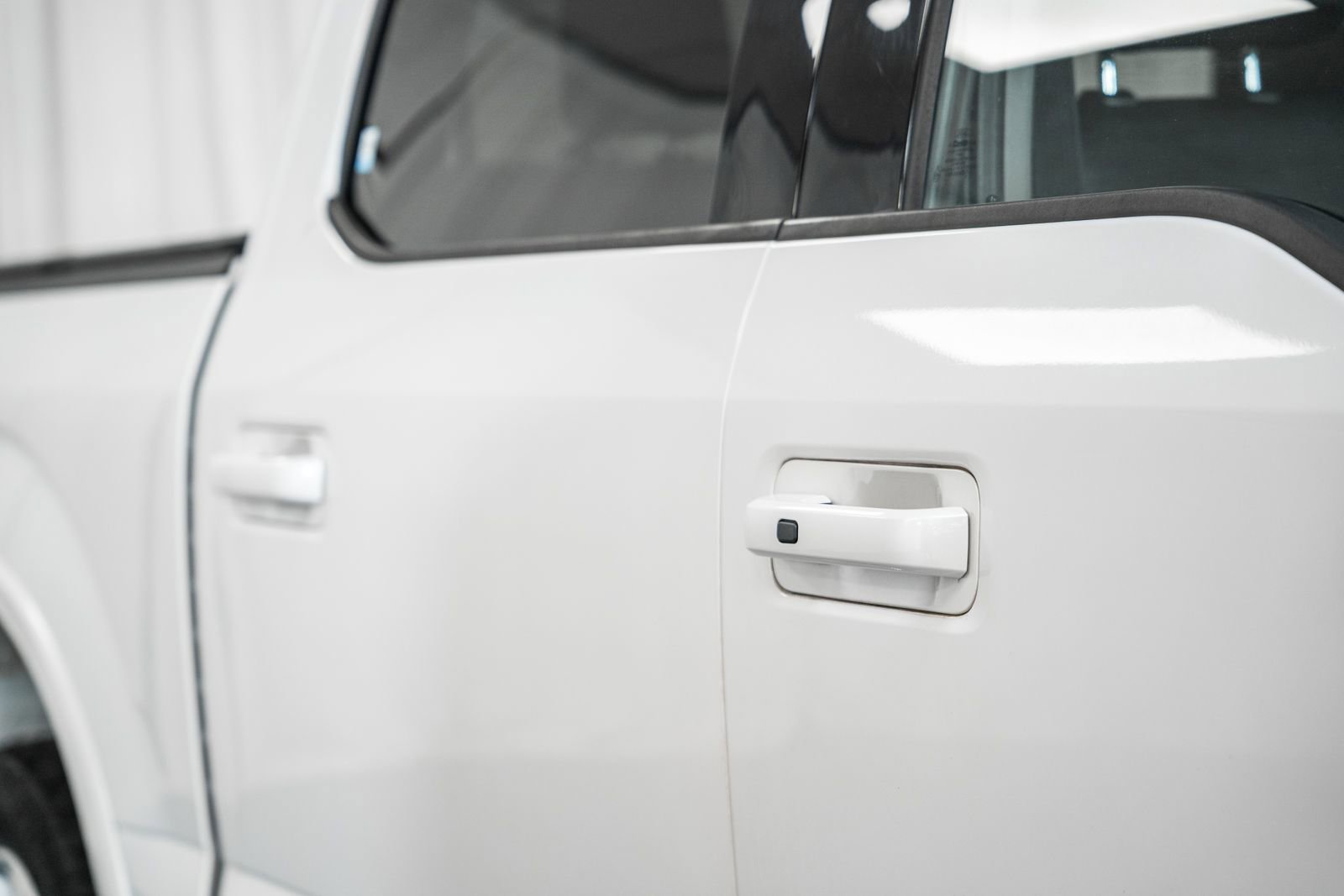 Used 2015 Ford F150 Lariat w/ Equipment Group 501A Mid image 15