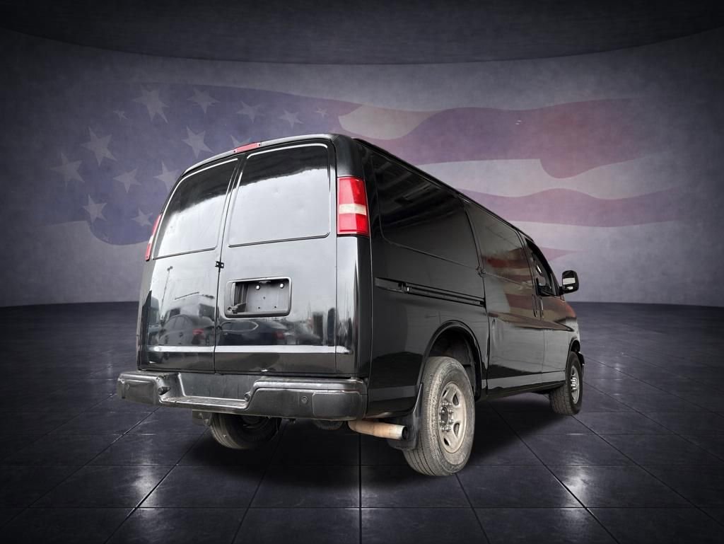 Used 2018 Chevrolet Express 2500 w/ Driver Convenience Package RWD image 5