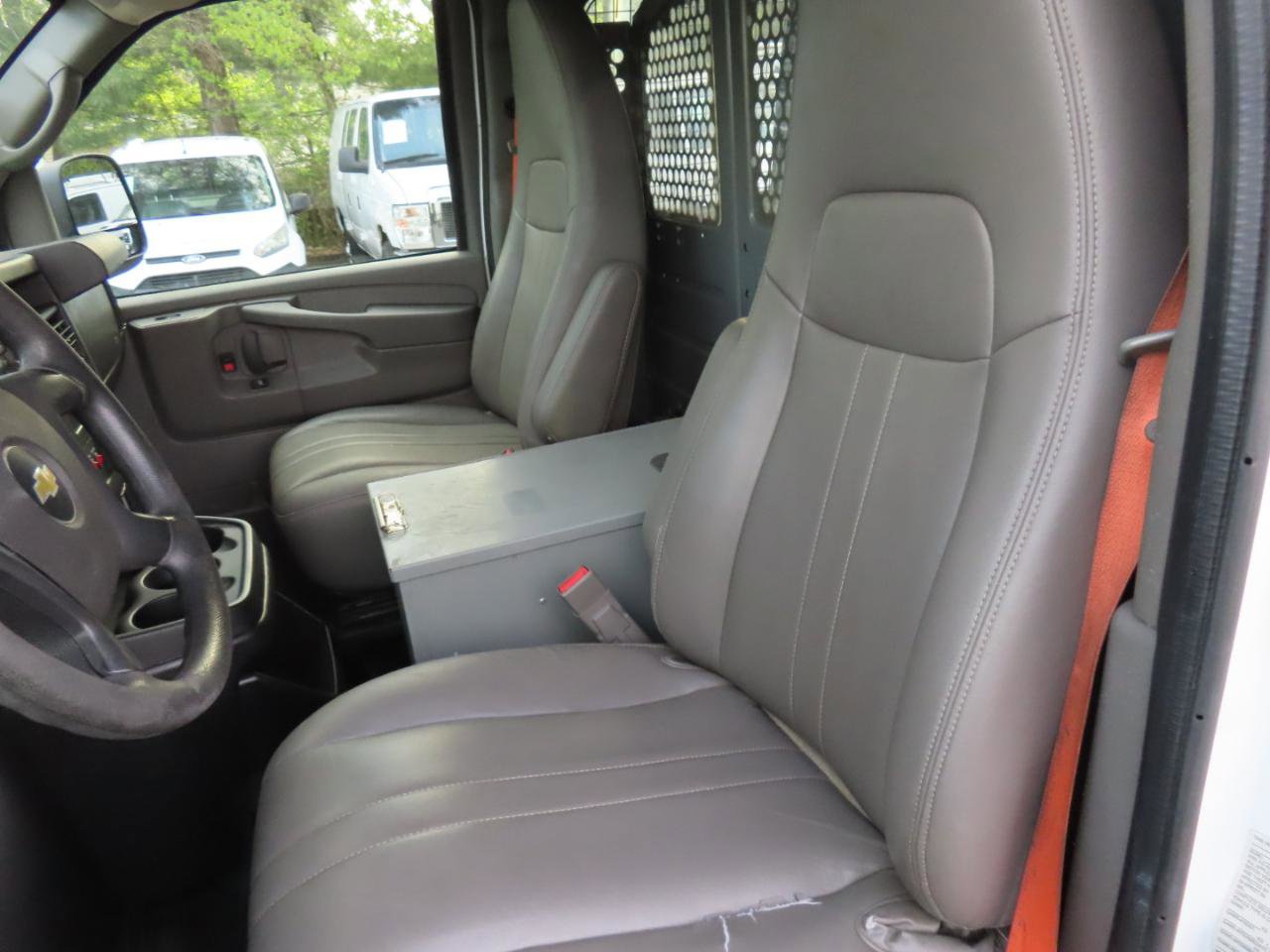 Used 2015 Chevrolet Express 2500 RWD image 12