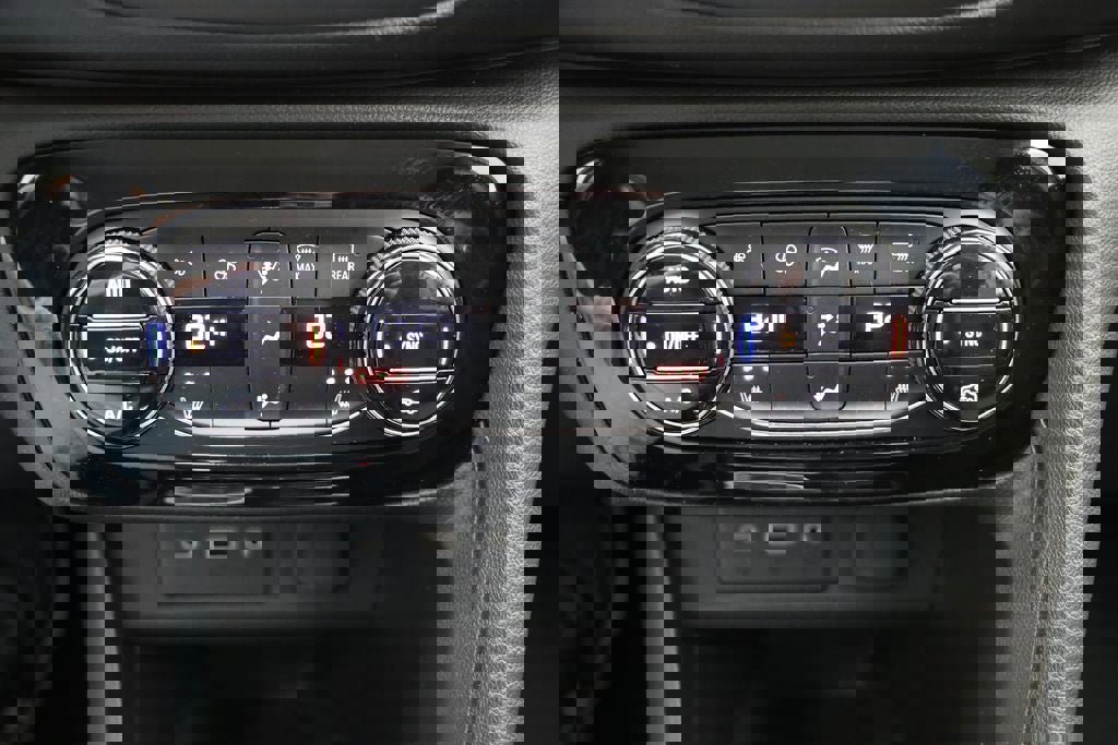 Used 2020 Buick Encore GX Select image 22