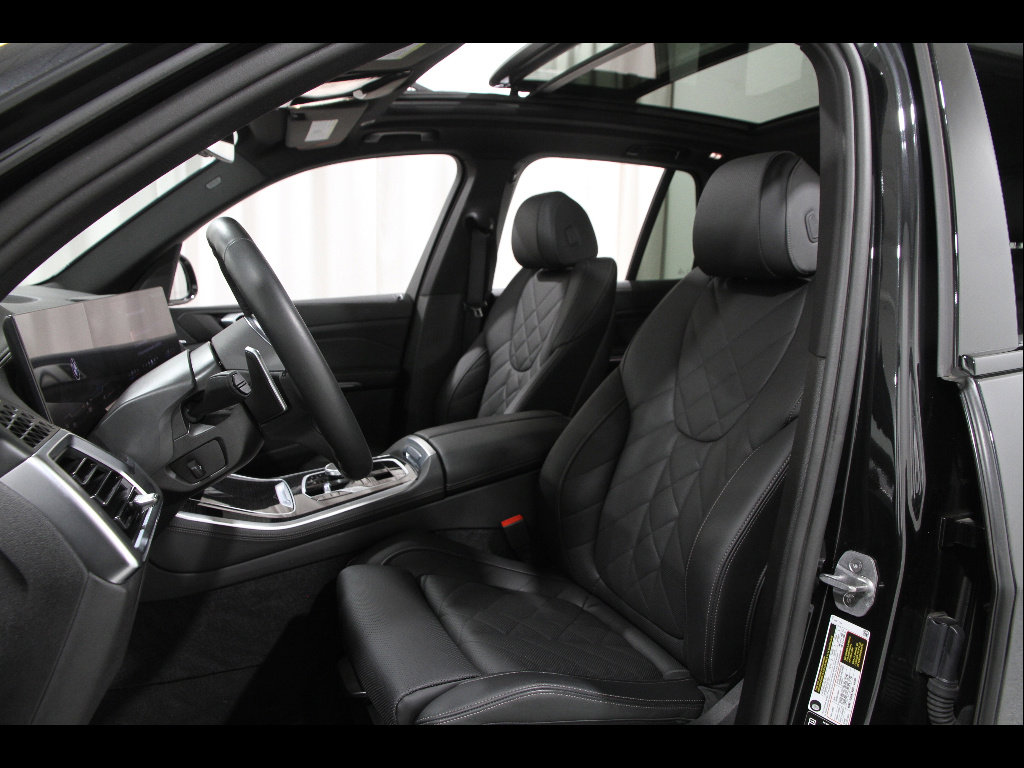 Used 2025 BMW X5 xDrive40i w/ M Sport Package AWD/4WD image 5