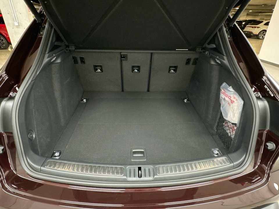 New 2026 Porsche Macan AWD/4WD image 28