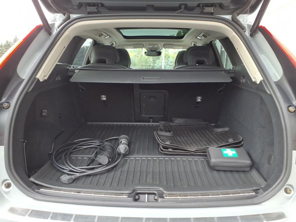 Certified 2025 Volvo XC60 T8 Ultra w/ Protection Package Premier AWD/4WD image 25