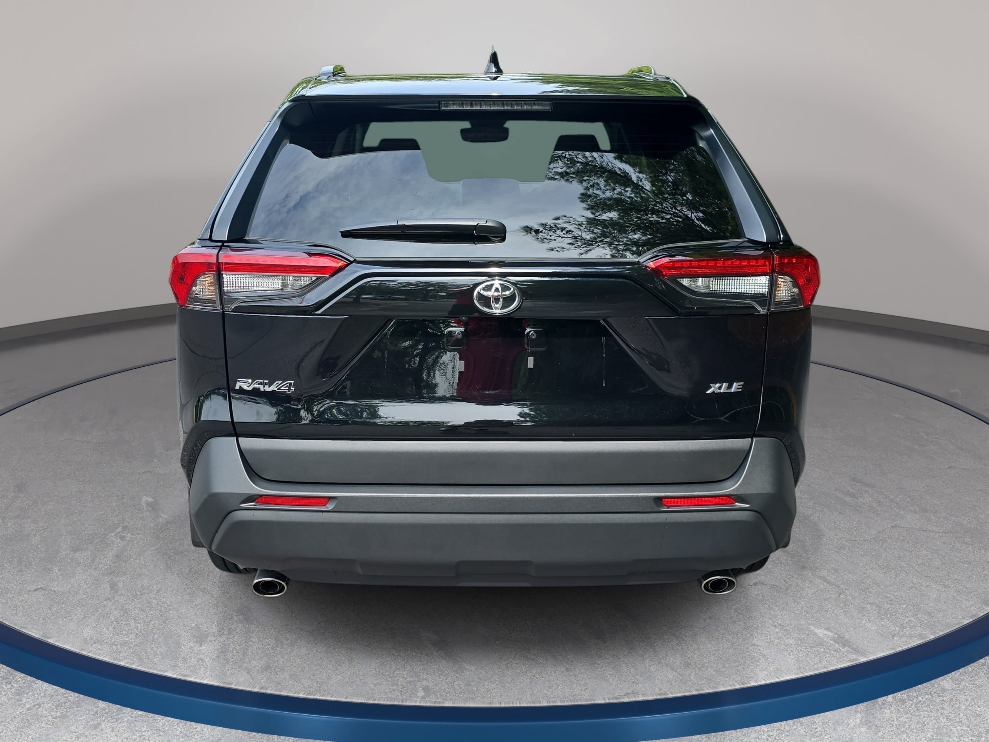 Used 2025 Toyota RAV4 XLE w/ Convenience Package FWD image 6