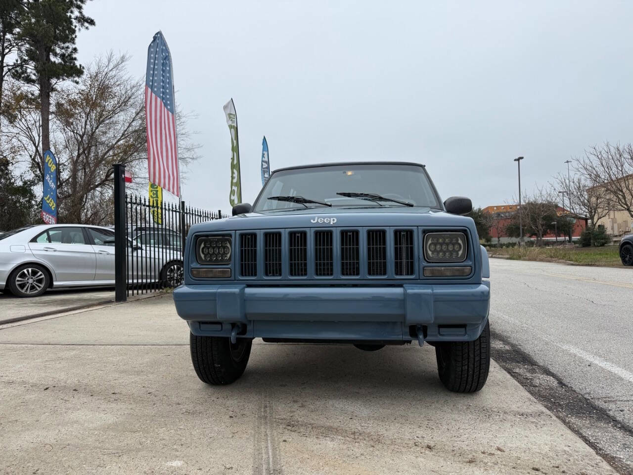 Used 1999 Jeep Cherokee SE image 3