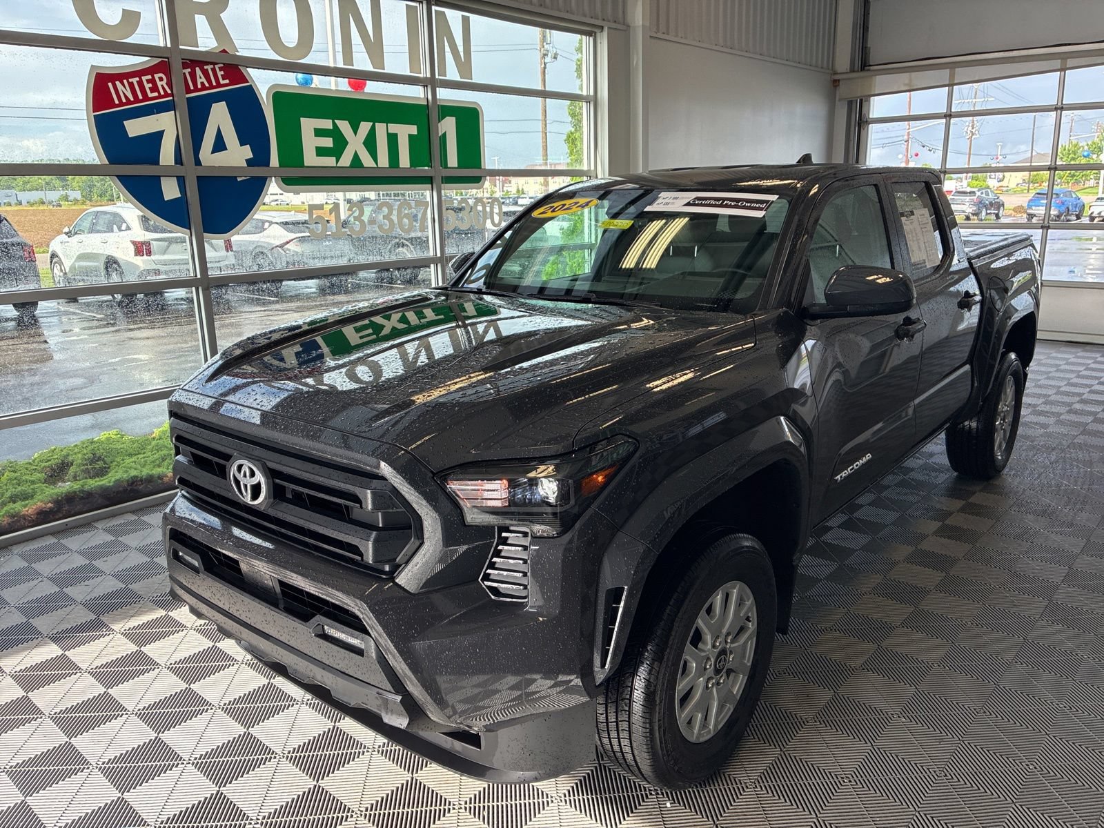 Used 2024 Toyota Tacoma SR5 AWD/4WD image 3
