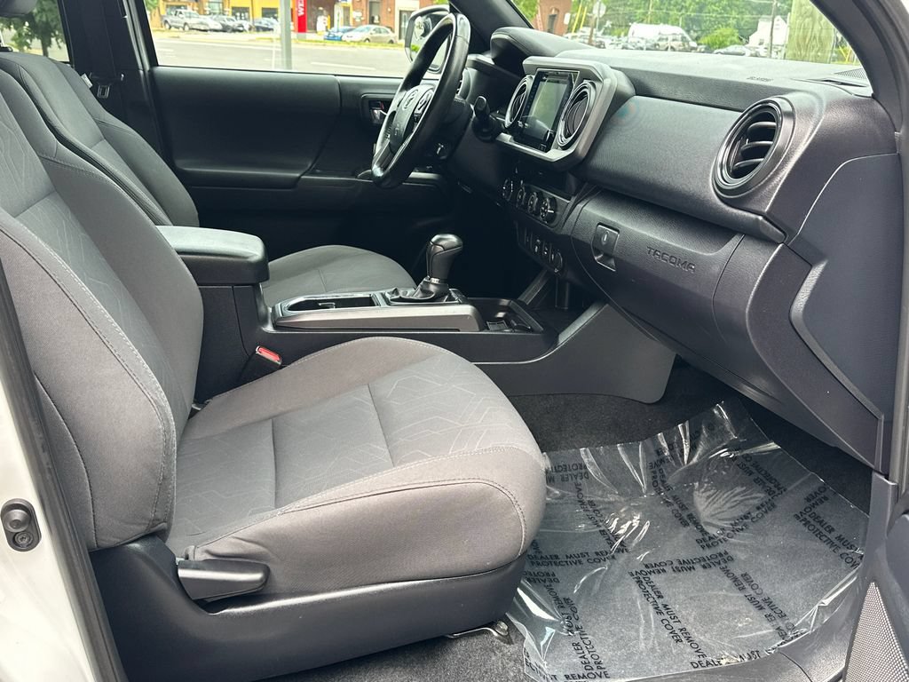Used 2019 Toyota Tacoma TRD Off-Road AWD/4WD image 10
