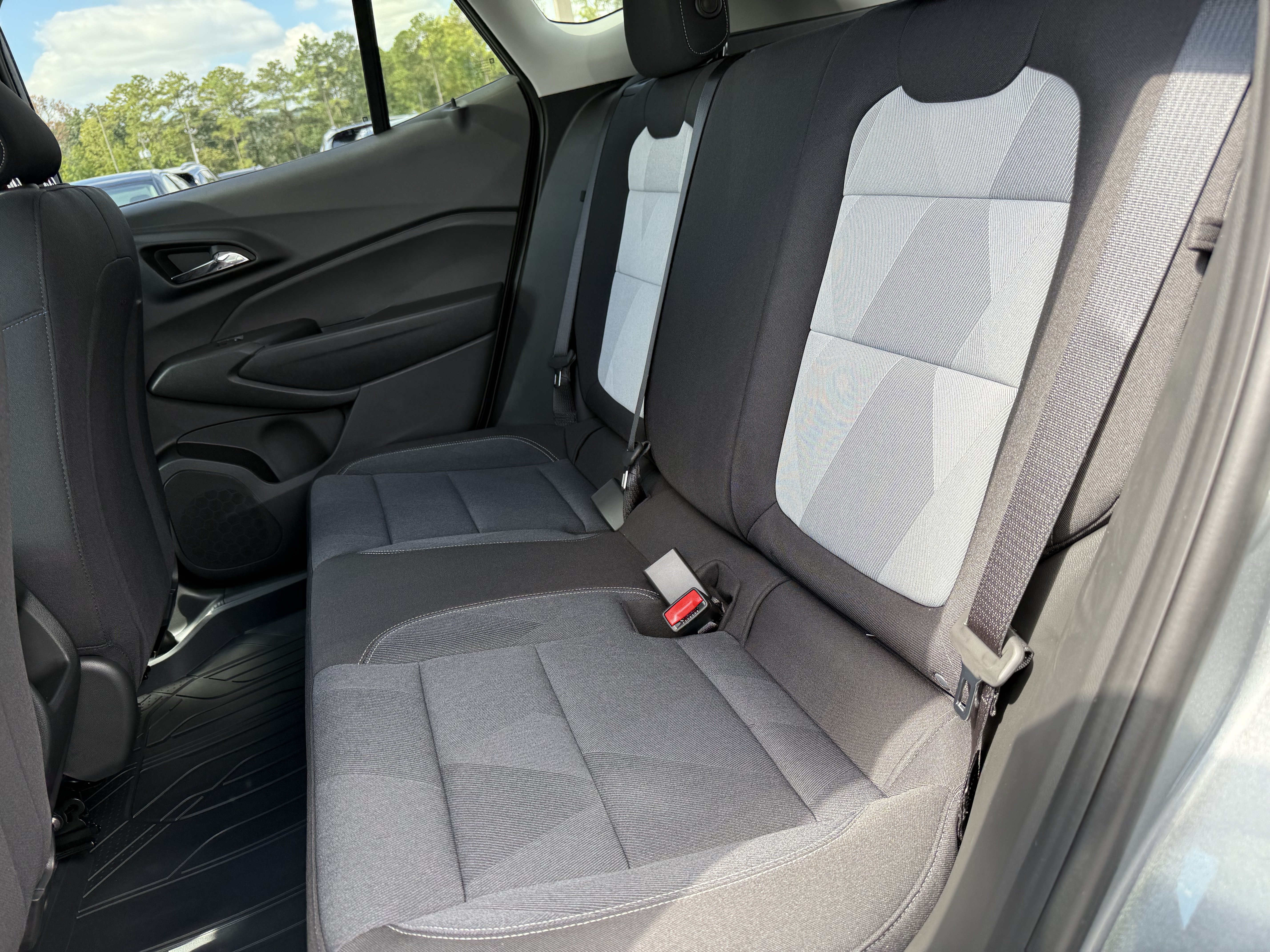 New 2026 Chevrolet Trax LS w/ LS Convenience Package FWD image 31