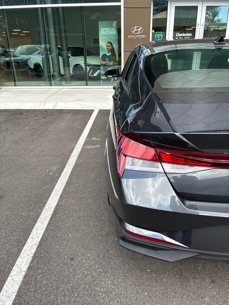 Used 2021 Hyundai Elantra SEL FWD image 11