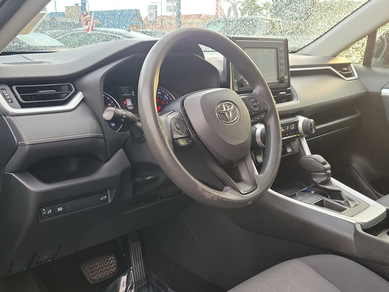 Used 2019 Toyota RAV4 XLE w/ Convenience Package FWD image 10