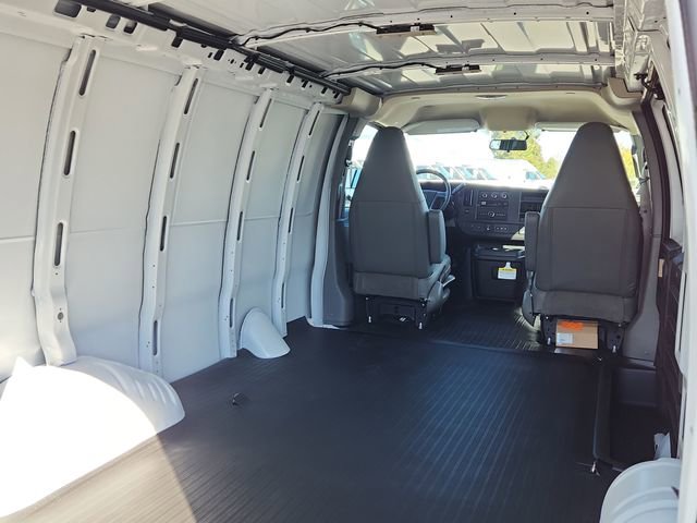 New 2025 Chevrolet Express 3500 w/ Driver Convenience Package image 23