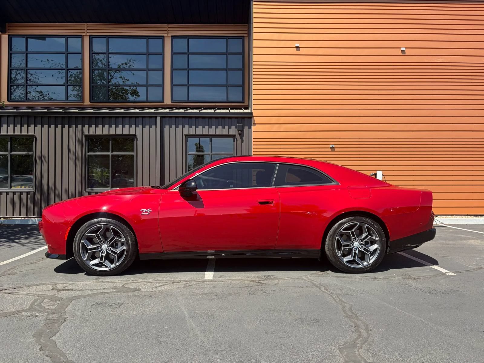 Used 2025 Dodge Charger Daytona R/T w/ Plus Group AWD/4WD image 2