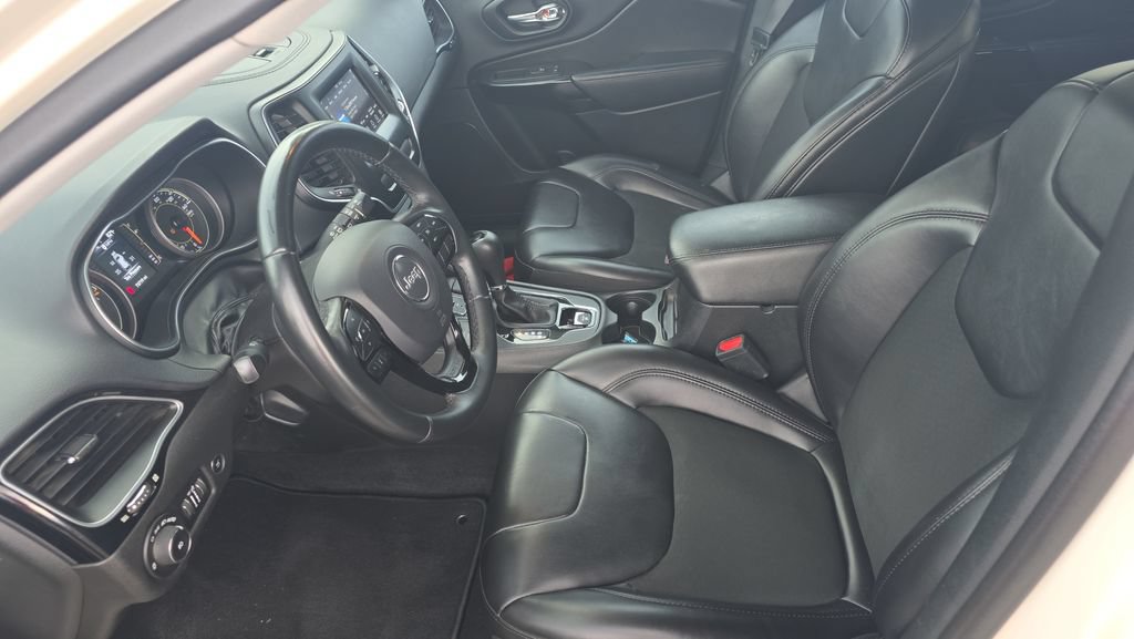 Used 2019 Jeep Cherokee Latitude Plus AWD/4WD image 15