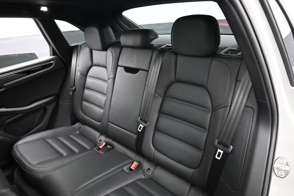 Certified 2023 Porsche Macan Turbo AWD/4WD image 23