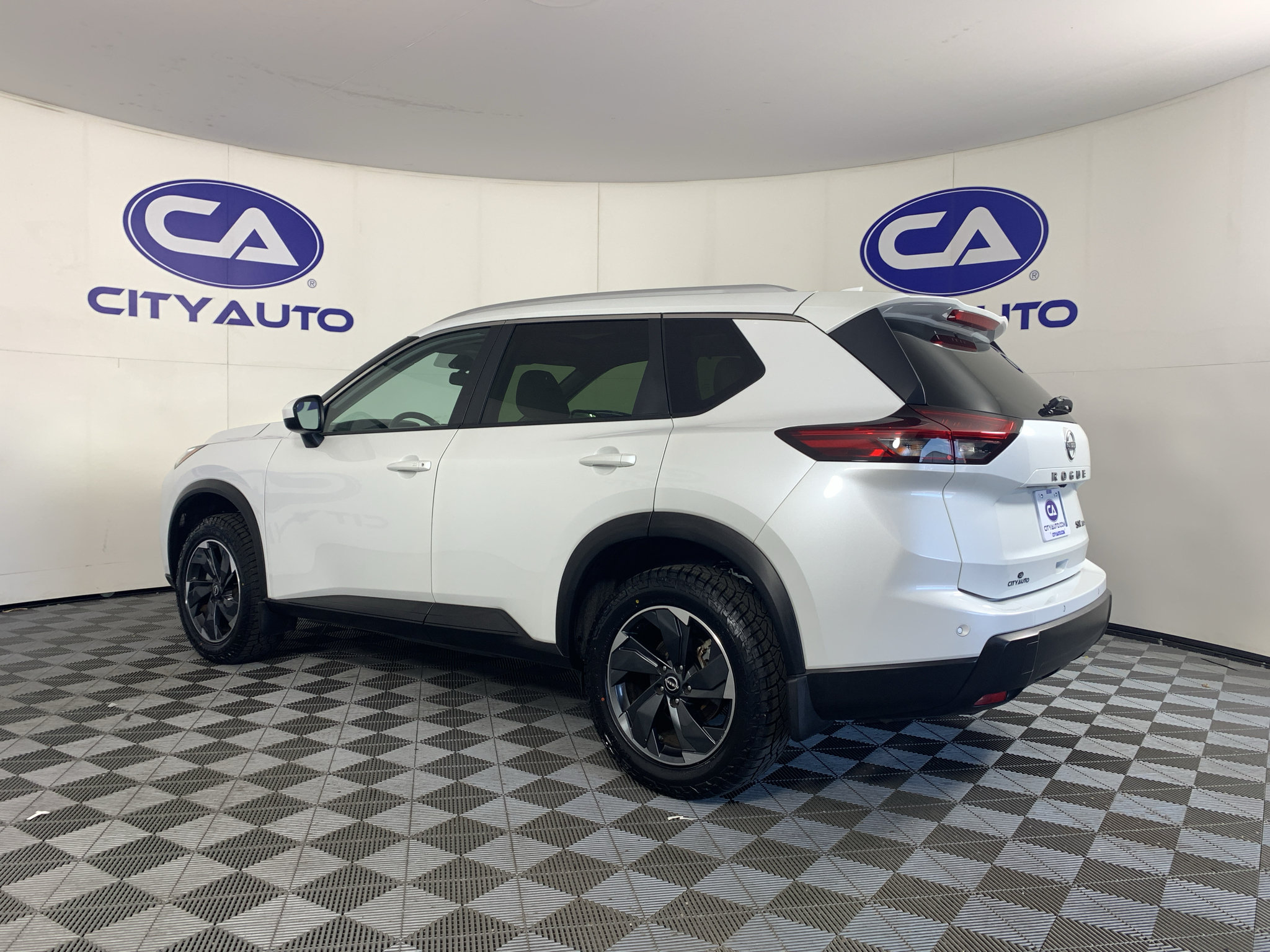 Used 2024 Nissan Rogue SV w/ SV Premium Package AWD/4WD image 5