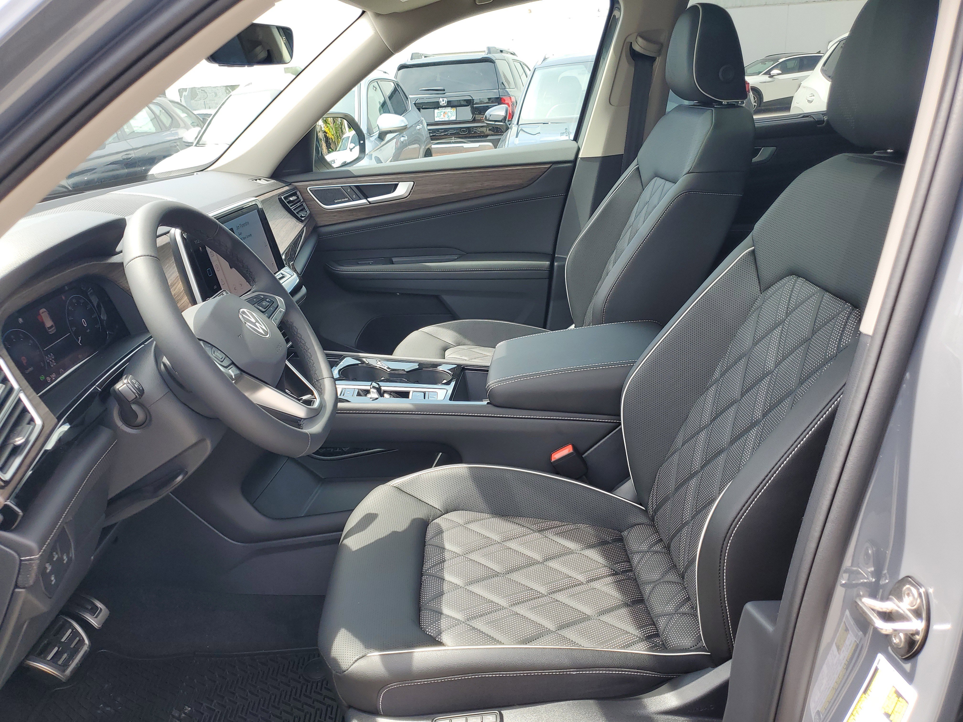 New 2025 Volkswagen Atlas SEL Premium R-Line image 17