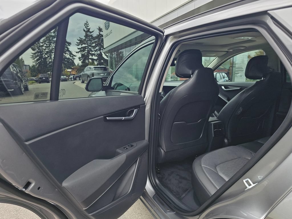 Used 2023 Kia Niro Wave w/ Wave Preserve Package FWD image 19