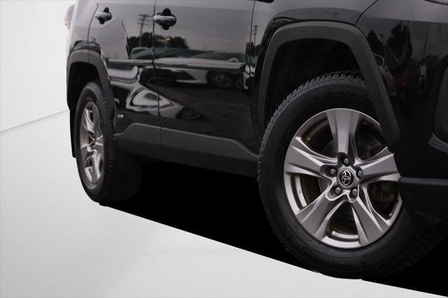Certified 2022 Toyota RAV4 LE AWD/4WD image 3