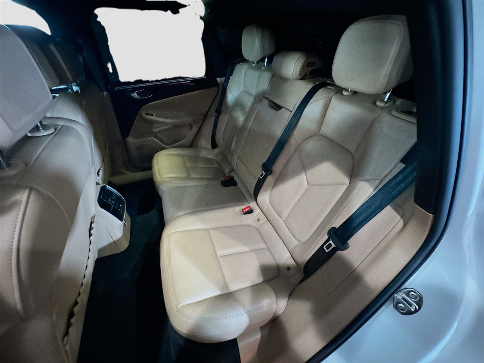 Used 2020 Porsche Macan S image 18