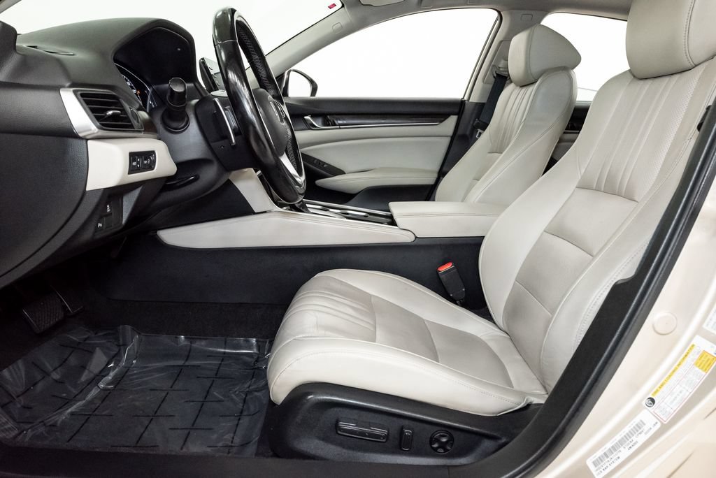 Used 2018 Honda Accord Touring image 13
