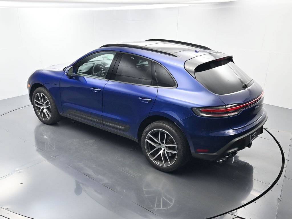 Certified 2025 Porsche Macan AWD/4WD image 34