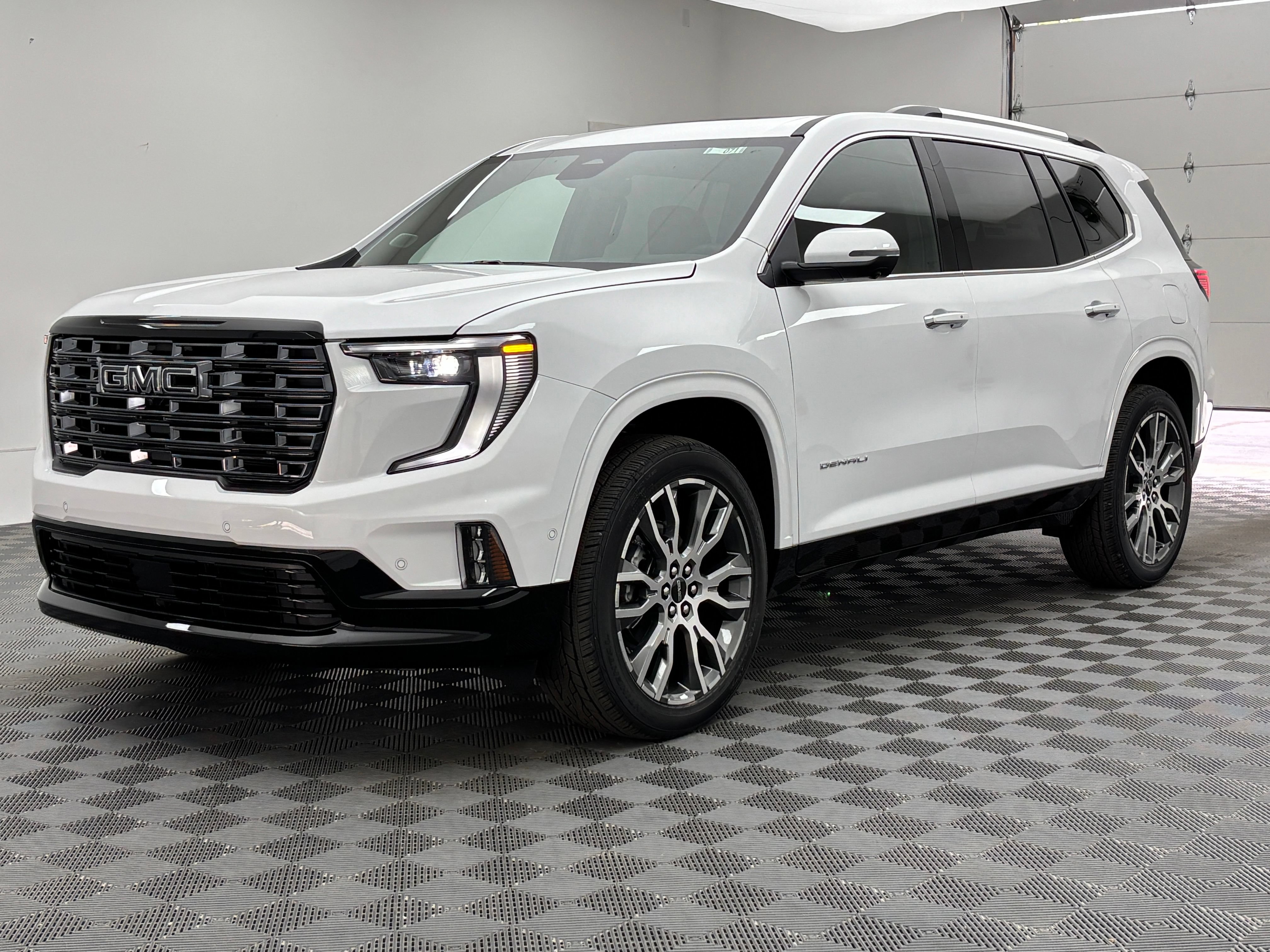 New 2026 GMC Acadia Denali Ultimate w/ LPO, Floor Liner Package AWD/4WD image 2