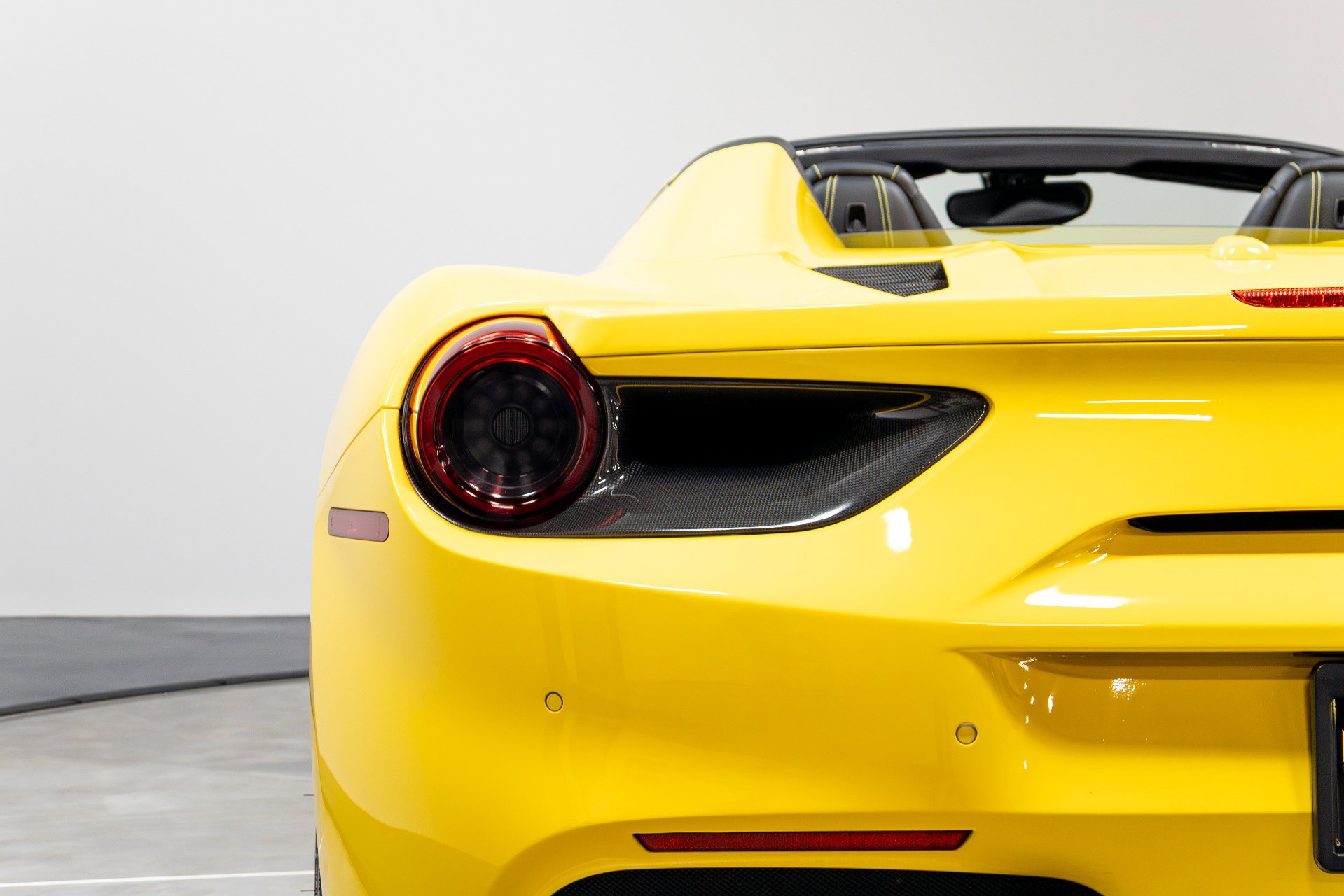 Used 2017 Ferrari 488 Spider image 57