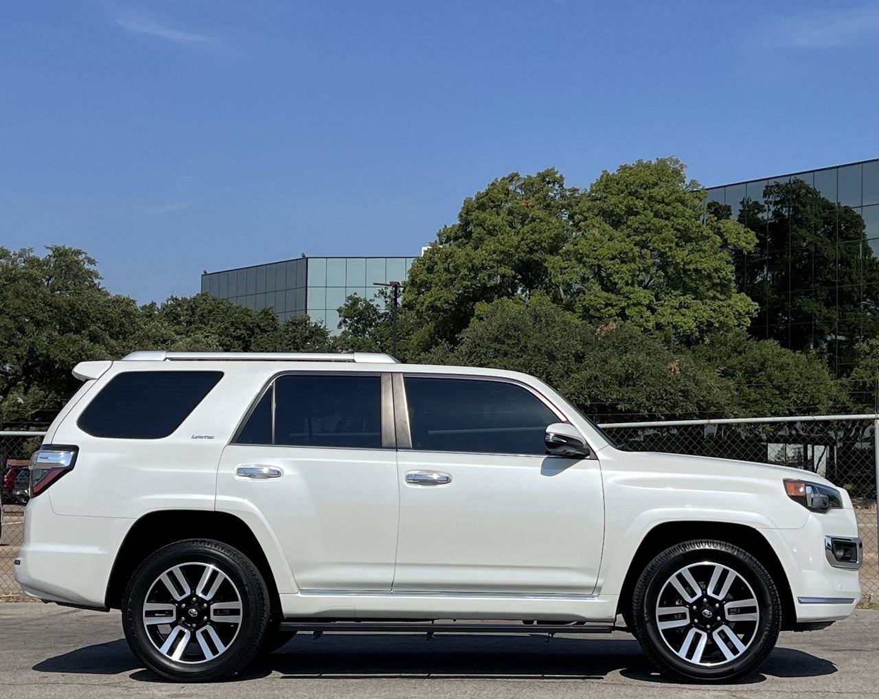 Used 2023 Toyota 4Runner Limited AWD/4WD image 3