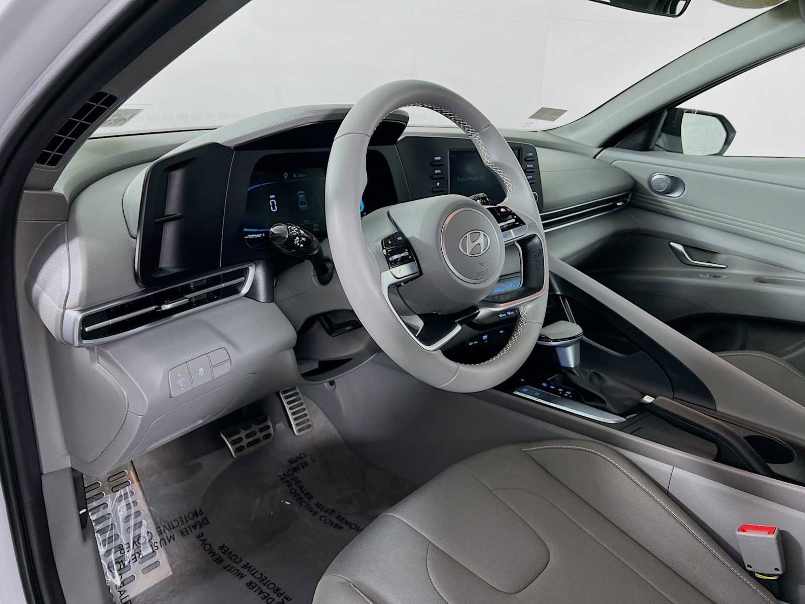 Certified 2025 Hyundai Elantra Sport FWD image 9