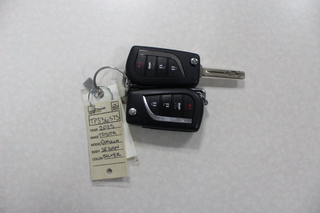 Used 2025 Toyota Corolla LE FWD image 35