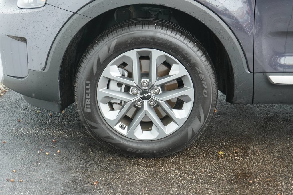Used 2025 Kia Telluride LX FWD image 6