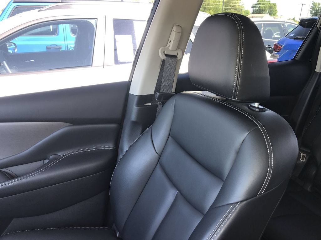 Used 2023 Nissan Murano SV w/ SV Midnight Edition Package FWD image 24