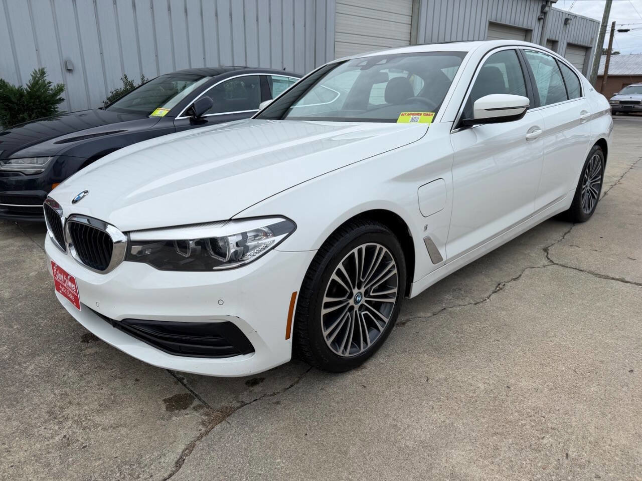 Used 2019 BMW 530e w/ Convenience Package image 2