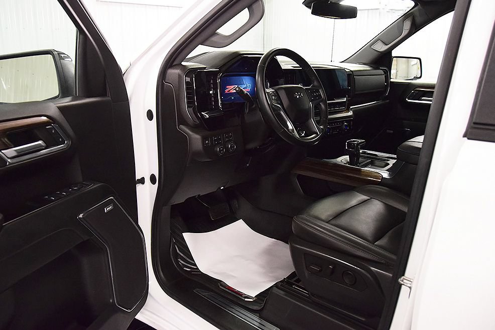 Used 2024 Chevrolet Silverado 1500 RST AWD/4WD image 17