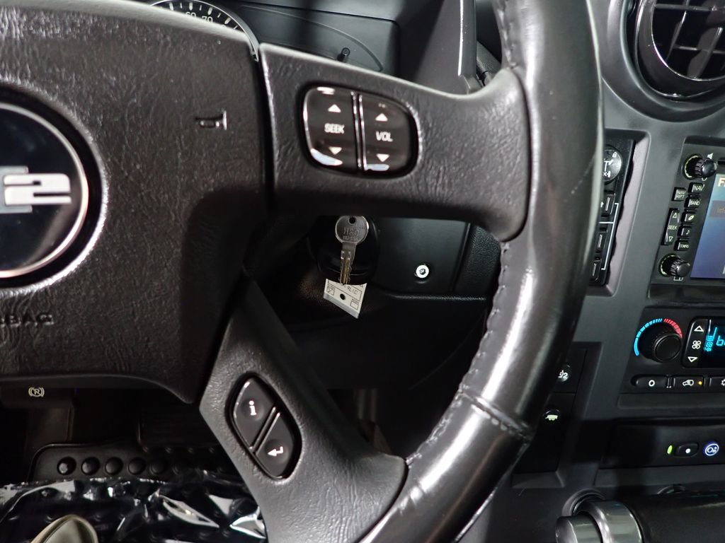 Used 2005 HUMMER H2 SUT w/ Preferred Equipment Group AWD/4WD image 29