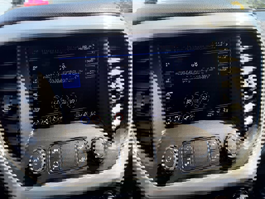 Used 2021 GMC Acadia SLE image 17