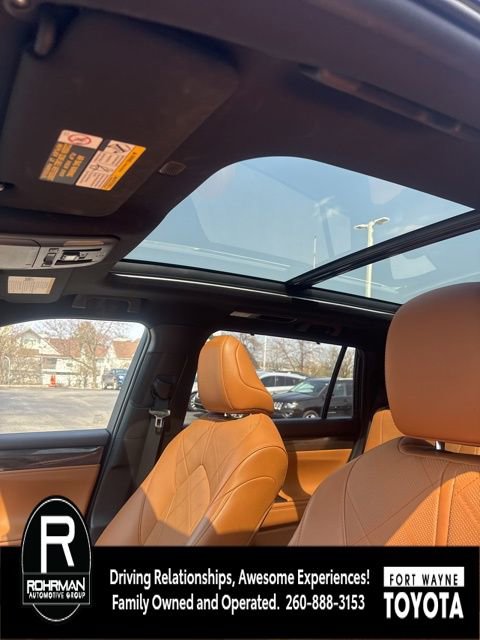 Used 2022 Toyota Highlander Platinum image 9