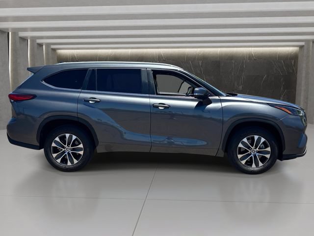 Used 2023 Toyota Highlander XLE FWD image 7