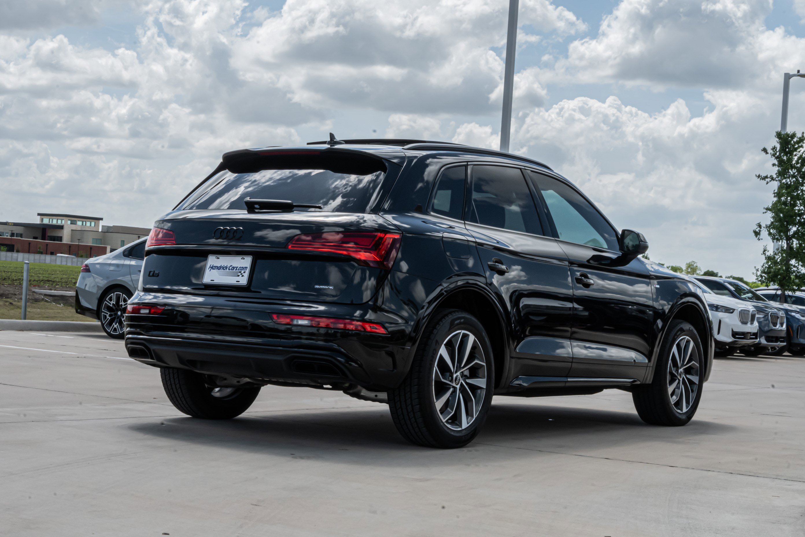 Used 2024 Audi Q5 2.0T Premium w/ Summer of Audi Package image 9