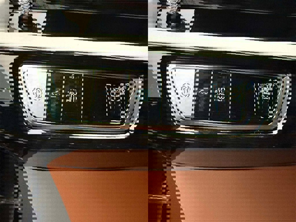 New 2025 Cadillac Optiq Sport 2 w/ LPO, ONYX Package image 20