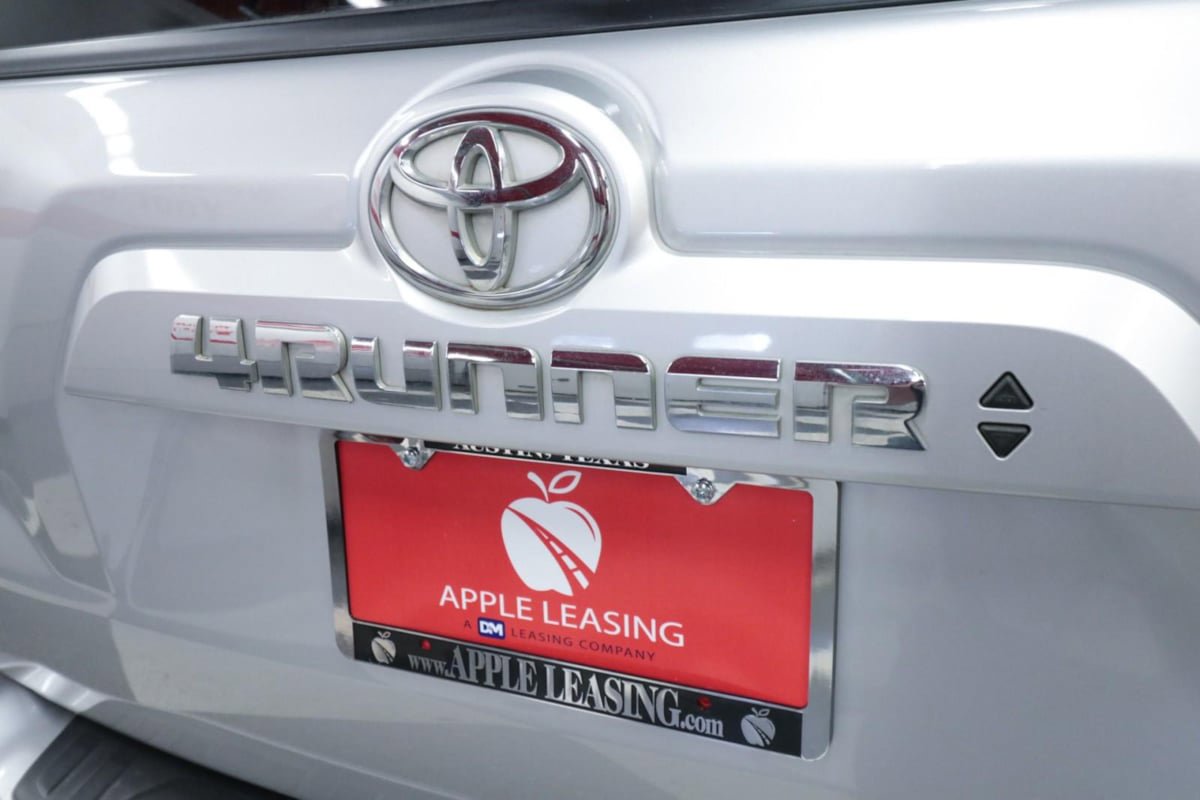 Used 2020 Toyota 4Runner SR5 Premium w/ Moonroof Package RWD image 30