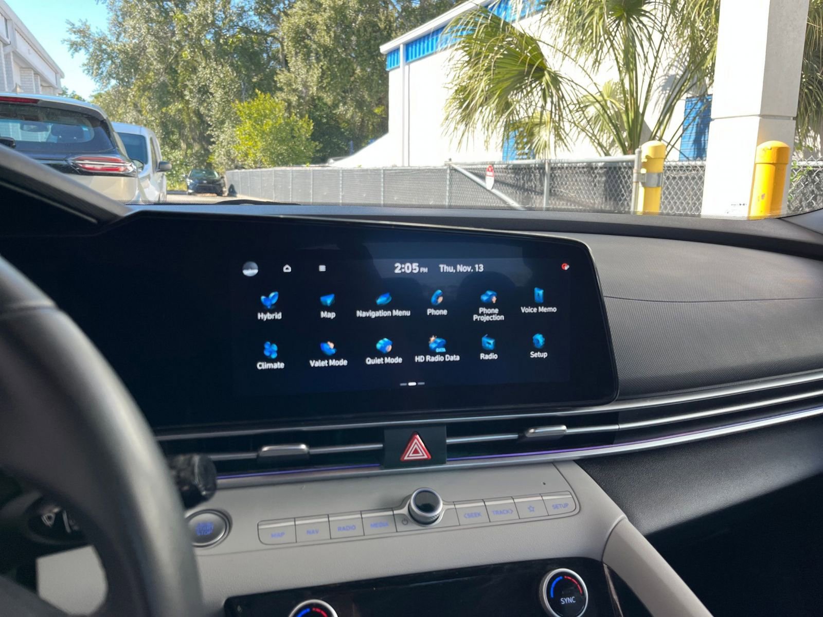 Used 2025 Hyundai Elantra Limited image 21