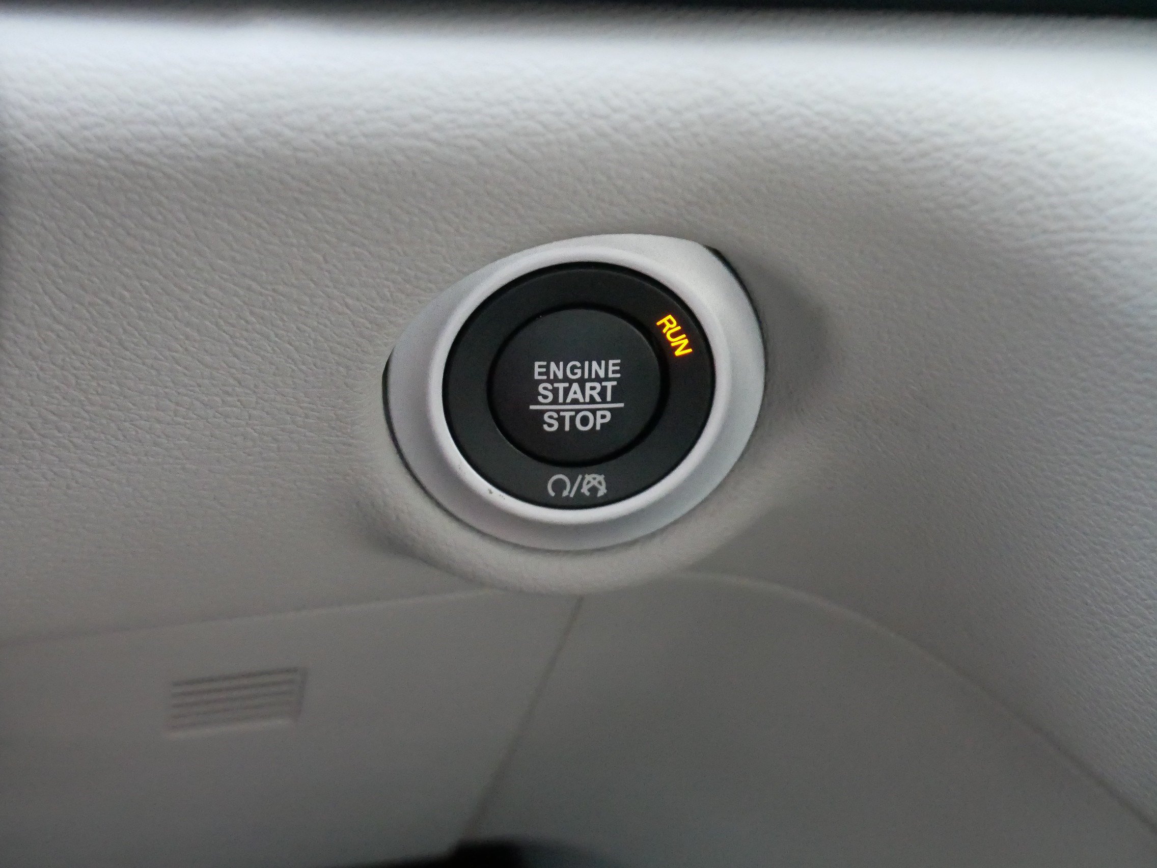 Used 2018 Chrysler Pacifica Touring Plus FWD image 28