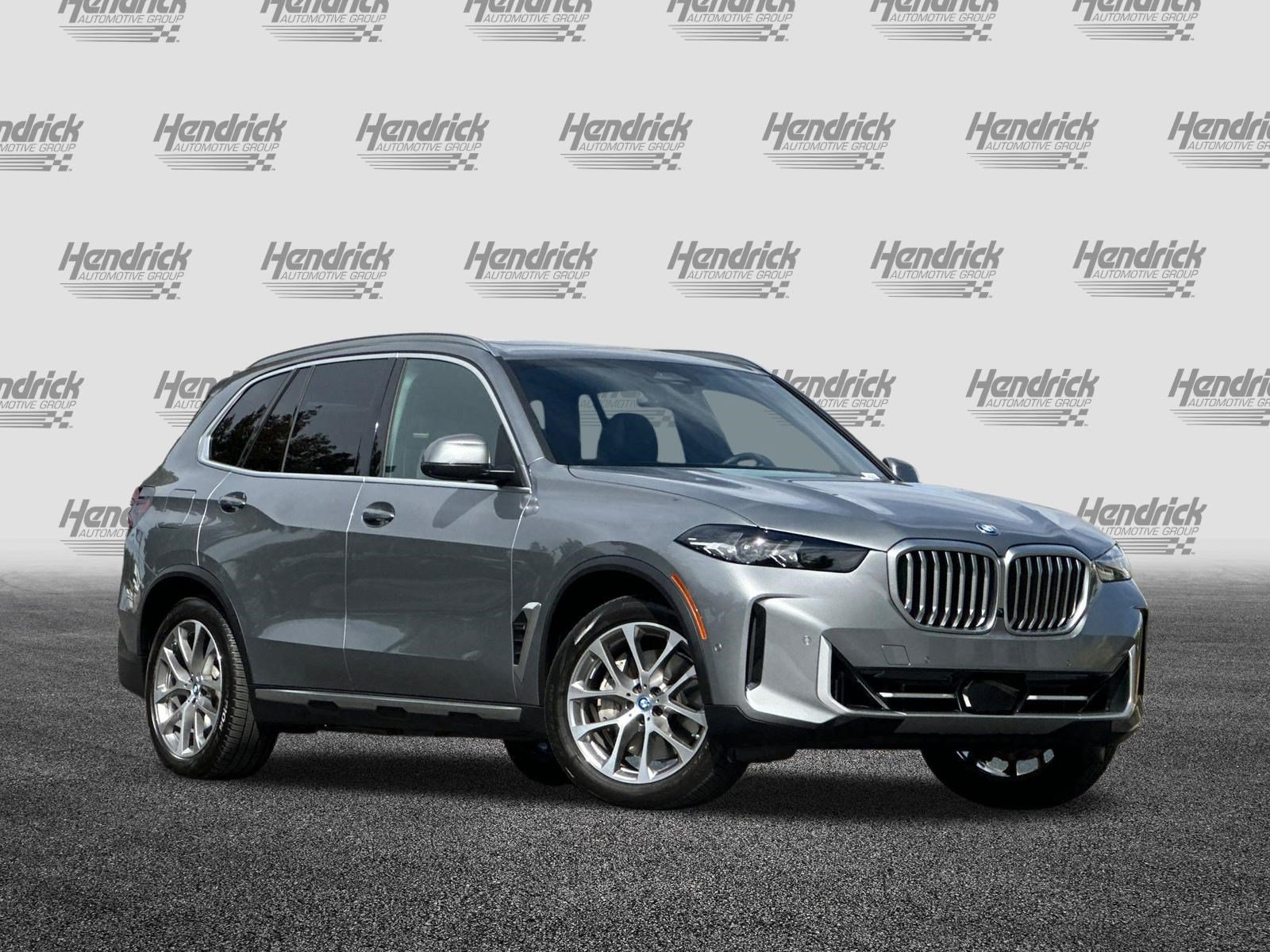 Used 2024 BMW X5 xDrive50e w/ Parking Assistance Package AWD/4WD image 2